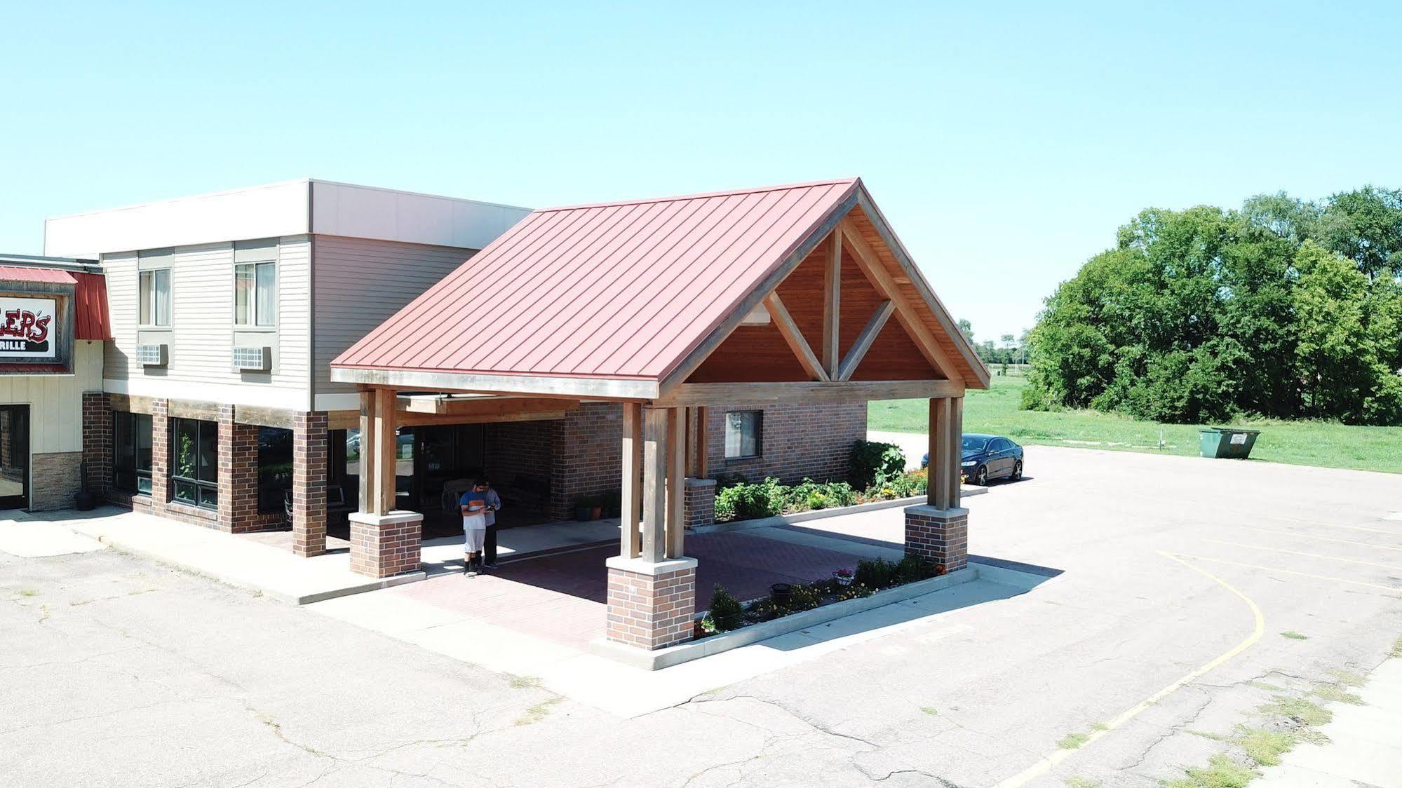 Prairie Inn Vermillion Exterior photo
